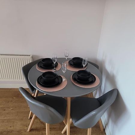 2 Bedroom End Of Terrace House Wellington  Exteriör bild