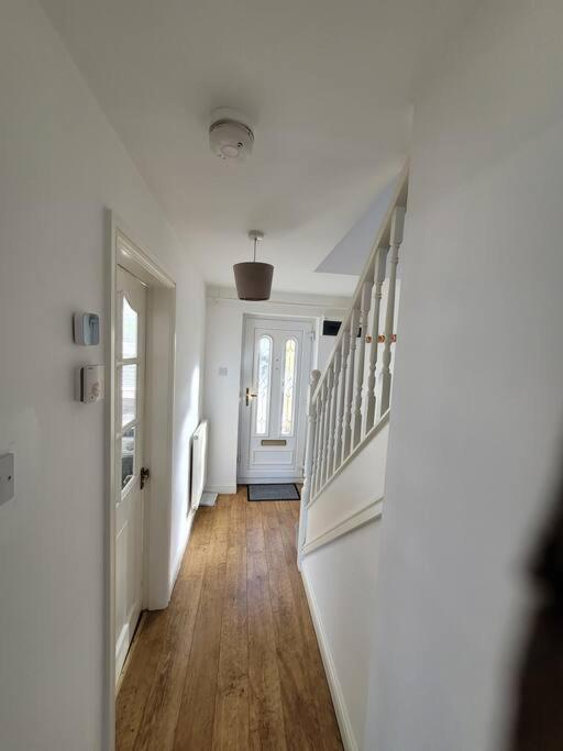 2 Bedroom End Of Terrace House Wellington  Exteriör bild