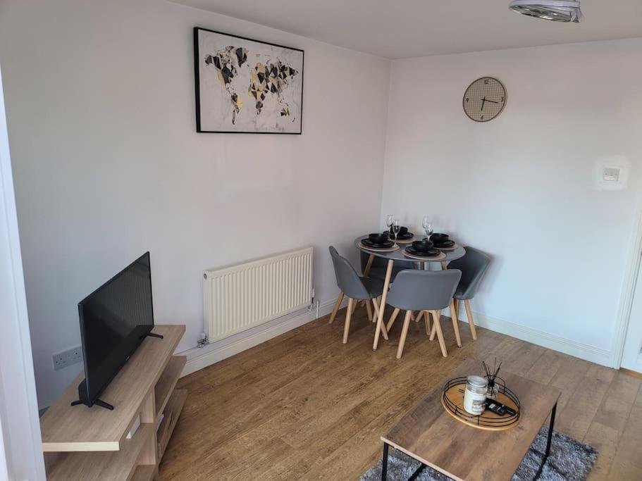 2 Bedroom End Of Terrace House Wellington  Exteriör bild