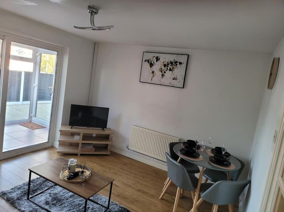 2 Bedroom End Of Terrace House Wellington  Exteriör bild