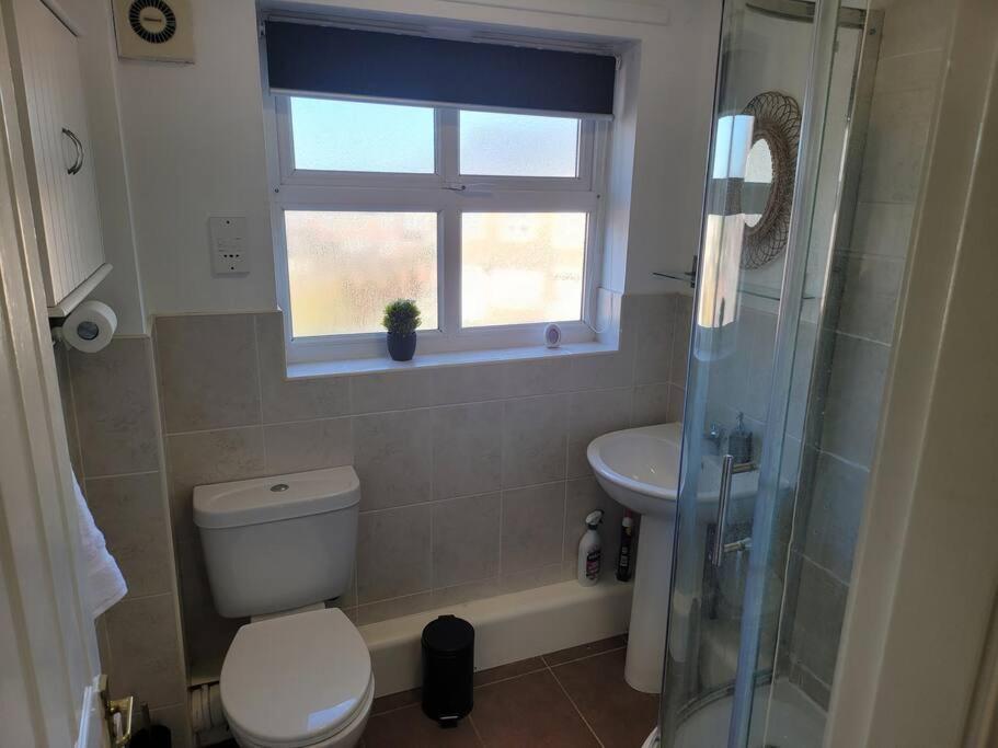 2 Bedroom End Of Terrace House Wellington  Exteriör bild