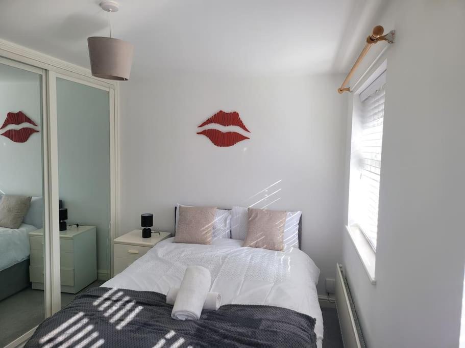 2 Bedroom End Of Terrace House Wellington  Exteriör bild