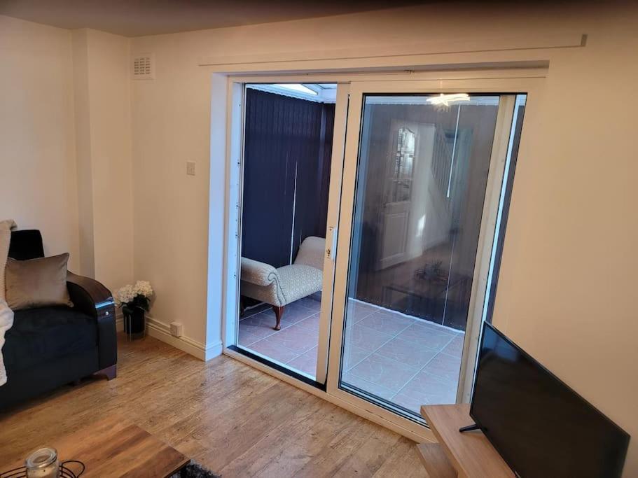 2 Bedroom End Of Terrace House Wellington  Exteriör bild