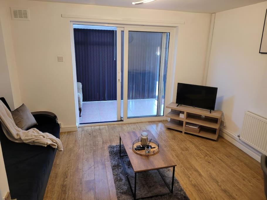 2 Bedroom End Of Terrace House Wellington  Exteriör bild